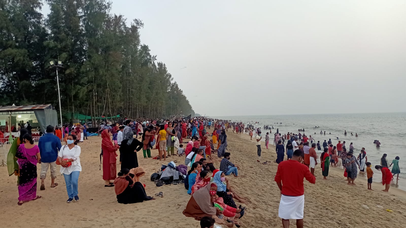 Crowds on Cherai Beach