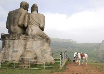 KURUVAN & KURUVATHI STATUE